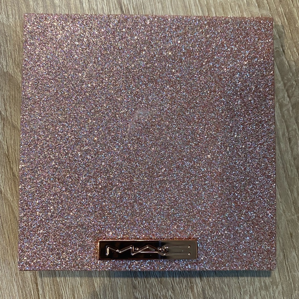 MAC Star-Dipped Face Compact Medium Deep